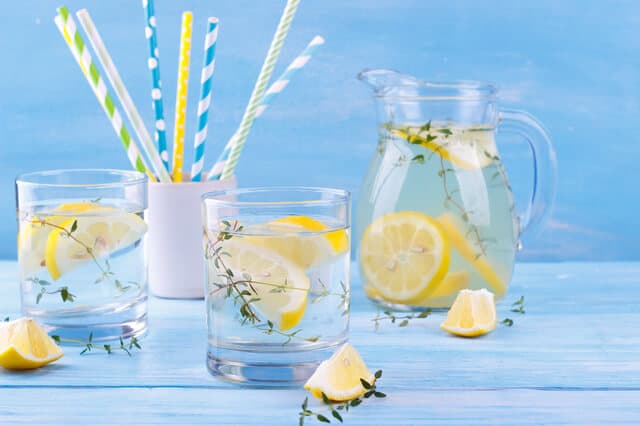 ビタミンCたっぷり！簡単レモン水の作り方とその効果
