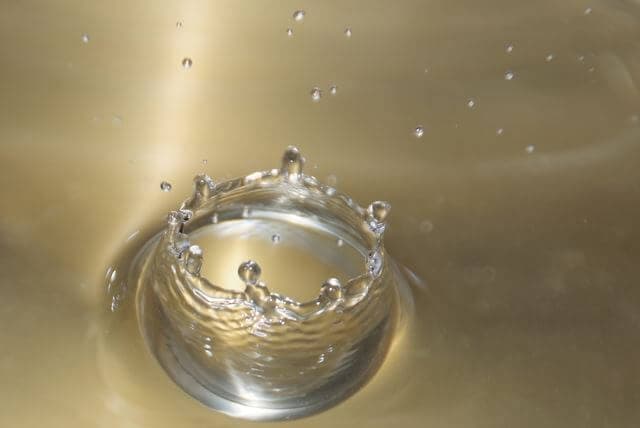 金属が溶けたお水?プラチナウォーターって何?