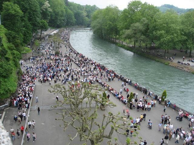 「奇跡の水」と呼ばれる世界三大霊水って何?