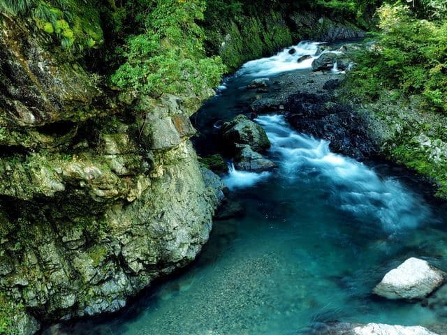 九州の天然水はシリカが豊富