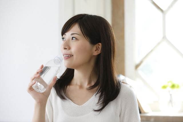 身体における水の働きと水分バランスについて