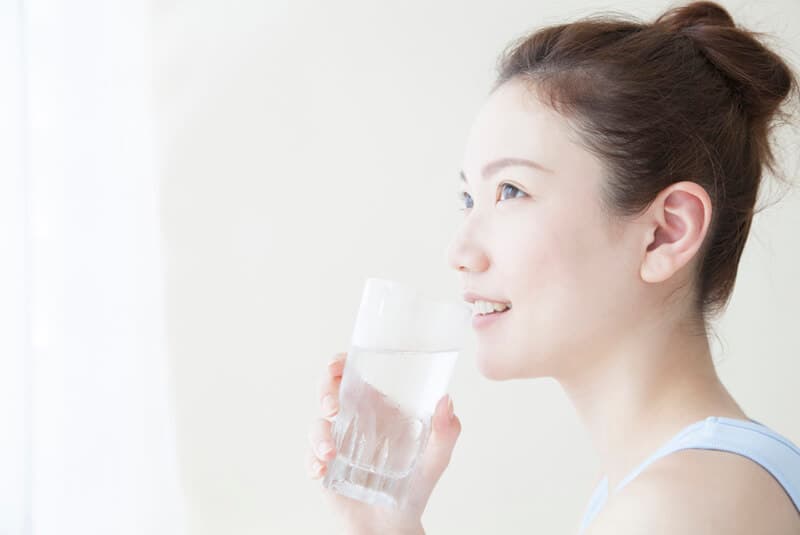 あなたは大丈夫?口臭・汗臭さを防ぐお水の飲み方