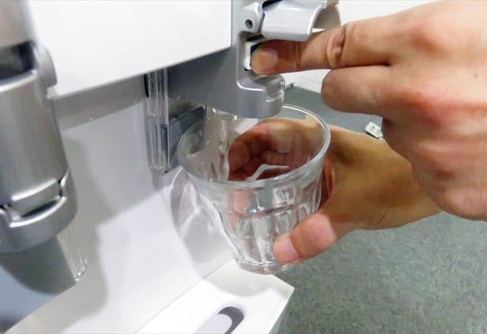 スリムサーバーⅢ コップへの水の給水