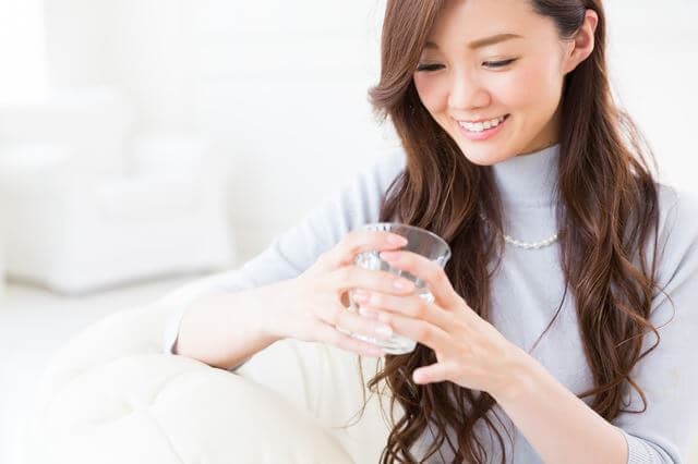 水を飲むことの利点は?他の飲み物にない三つの魅力