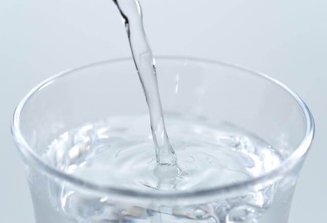 水