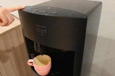 4.操作パネルの「+」「-」ボタンで湯量を設定し、タッチボタンを長押しします。